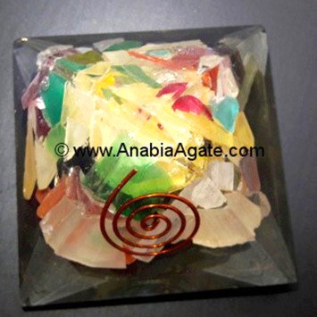 Mix Gemstone Chips Orgone Pyramid for Healing Energy